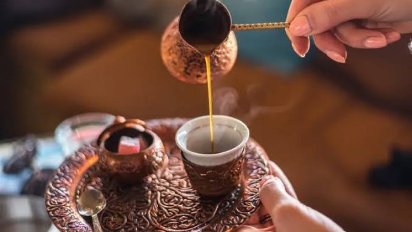 هل القهوة ترفع ضغط الدم؟ الإجابة قد تفاجئك.. ومتى تصبح خطيرة؟