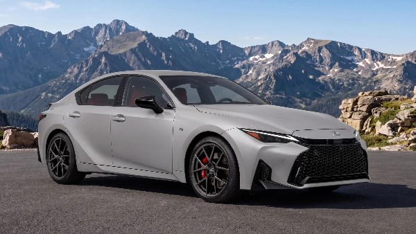 ماذا تقدم لكزس IS  350 F Sport موديل 2026 الجديدة؟
