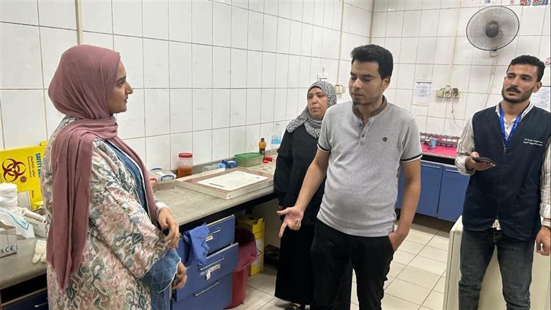 مدير مستشفى المعبر الجامعي يتابع سير العمل ويوجه بالارتقاء بمستوى الخدمات (صور)