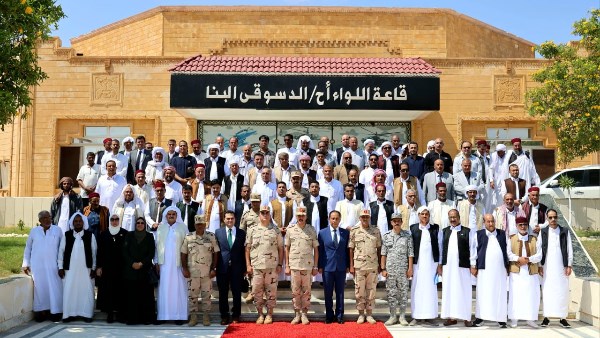 القوات المسلحة تنظم عددا من اللقاءات مع شيوخ وعواقل سيناء ومطروح