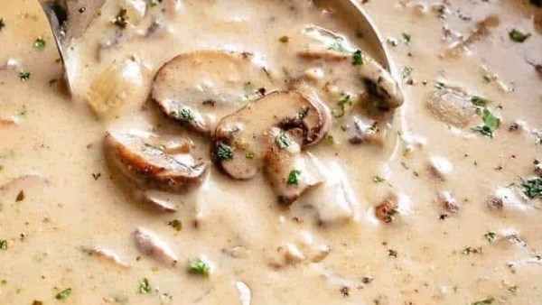 لذيذة وسريعة.. طريقة عمل شوربة المشروم
