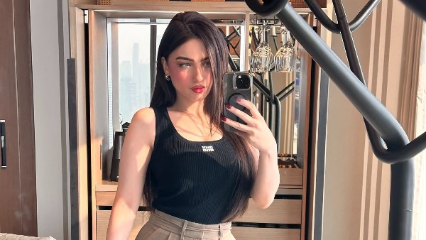 ياسمين عز تخطف الأنظار بظهورها الأخير