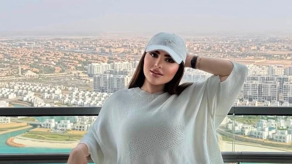 زوجة مسلم تثير الجدل بإطلالة ملفتة |شاهد