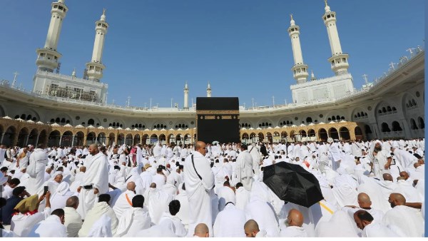 يدفع النقم.. خطيب المسجد الحرام: التلاحم من أسس الحياة الإيمانية