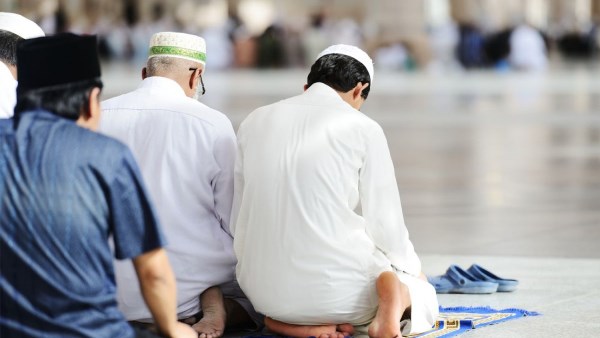 هذا الأمر من أحب الأعمال وأفضل القربات إلى الله .. الأزهر للفتوى ينصح به