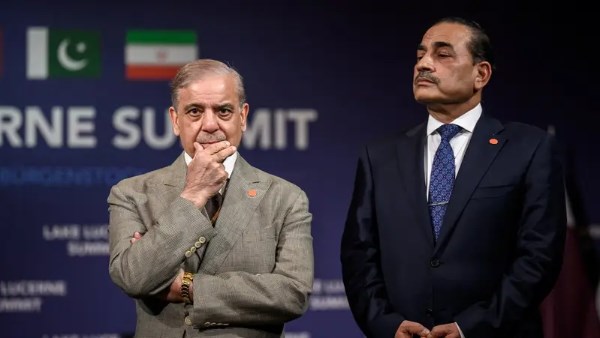 مصادر: رئيس الوزراء الباكستاني وقائد الجيش سيتوجهان إلى السعودية غداً