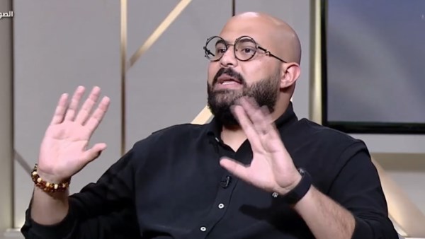 عمر الجمل ممازحا لميس الحديدي: بكسب كويس.. باين على قميصي
