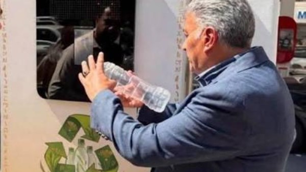 بسبب مشروع ماكينات استبدال البلاستيك.. نقيب الزبالين: هنسيب القمامة في الشوارع