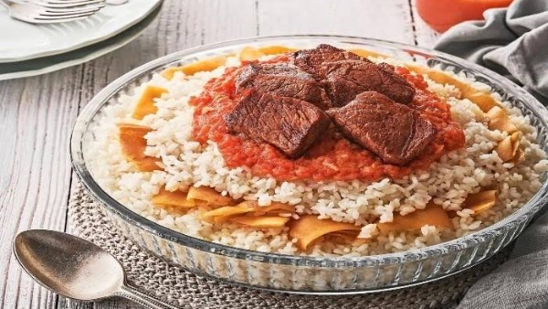 طريقة عمل فتة بالثوم في المنزل بخطوات سهلة وطعم شهي