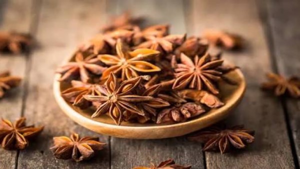 هل شرب الينسون النجمي ينشط سرطان الثدي والرحم والأورام الحساسة؟