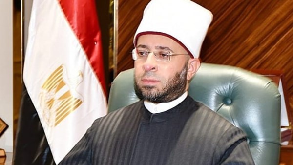 وزير الأوقاف يهنئ حسن عبد الله بمناسبة تجديد تعيينه محافظًا للبنك المركزي