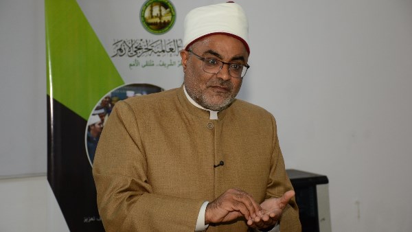 أيمن الحجار للطلاب الوافدين: سوء فهم السنة النبوية يقود إلى التطرف