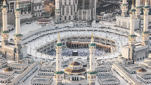 بث مباشر.. شعائر صلاة الجمعة من الحرمين الشريفين