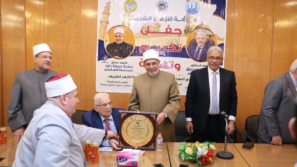 تقديرًا لعطائهما.. تكريم رئيسي جامعة الأزهر السابق والحالي بحضور عدد من القيادات