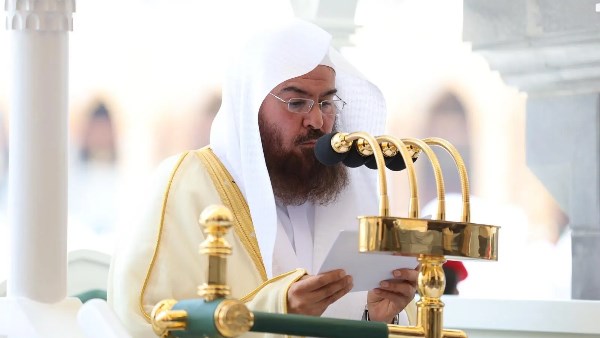 خطيب المسجد الحرام : محبة النبي ليست بالمظاهر والشكليات