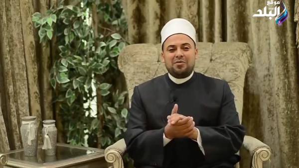 الابتسامة لا تفارق وجهه .. دروس من حياة النبي في معاملة أهل بيته