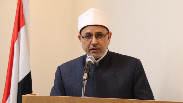 بعد تكريمه من الرئيس.. رئيس جامعة الأزهر السابق: وسام العلوم والفنون شرف لي