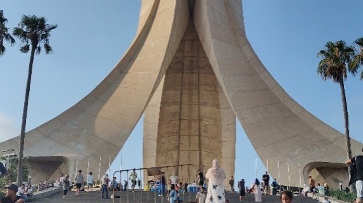 جدل في الجزائر أشعلته تصريحات مسؤول حول ديغول والتعريب