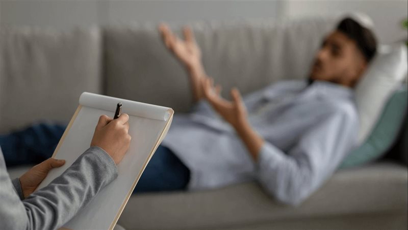 هل يجوز التحدث مع الطبيب النفسي في أمور زوجية خاصة؟ الإفتاء تحسم الجدل