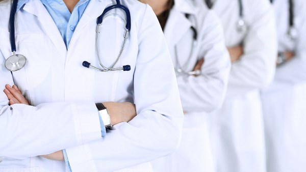 200 ألف طبيب بلا عمل.. مفاجأة جديدة بشأن التخصصات الطبية