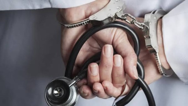 من يتحمل تبعات الضرر الطبي؟.. القانون يحدد حالات انتفاء المسؤولية عن مقدم الخدمة