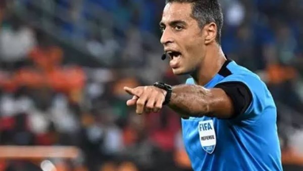 أمين عمر يقود طاقم تحكيم مصري لمواجهة أهلي جدة وأوكلاند.. وعاشور لـVAR