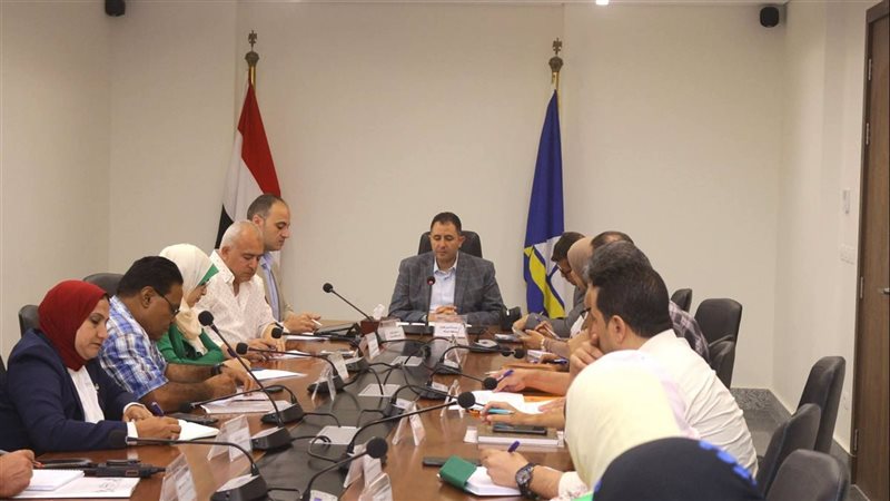 محافظ دمياط يترأس اجتماعا موسعا ويوجه بسرعة إنجاز التقنين والتصالح وحسم إزالات الموجة ٣٠