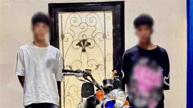 فيديو على السوشيال ميديا يوثق لحظة سرقة هاتف أحد الأشخاص بأسوان والأمن يضبط المتهمين