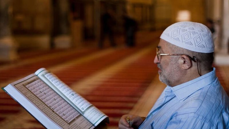 أمين الفتوى يوضح حكم الشرع في قراءة القرآن بالمقامات الصوتية (فيديو)