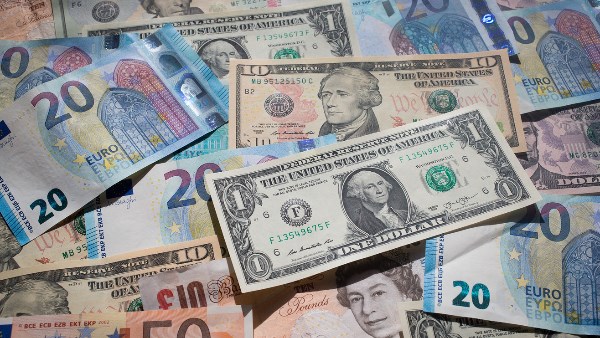 أسعار العملات العربية والأجنبية اليوم الخميس 6 أغسطس 2026.. الدولار عند 49.87 جنيه والريال السعودي مستقر