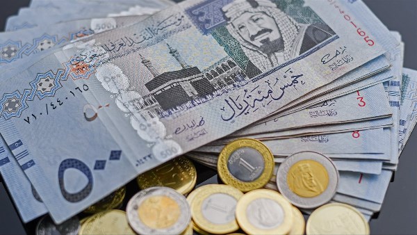 تحركات جديدة في سعر الريال السعودي بالبنوك ختام الأحد