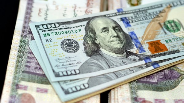 تعرف على أعلى سعر للدولار في البنوك مع بداية تعاملات اليوم الثلاثاء