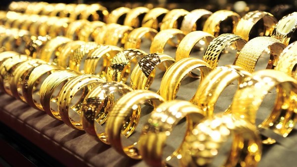 ارتفاع مفاجئ في أسعار الذهب اليوم الثلاثاء.. وقفزة جديدة في عيار 21 والجنيه الذهب