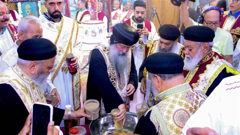 الأنبا مارتيروس يطيب رفات القديس حبيب جرجس بكنيسة العذراء بمهمشة