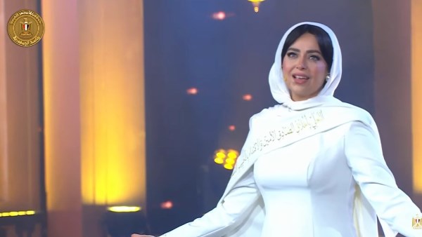 ابتسامة هزمت الألم.. هبة مجدي تخطف الأنظار في أحدث ظهور لها أمام الرئيس السيسي