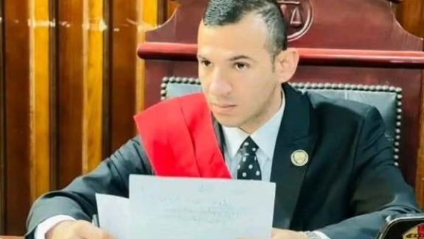 أحمد موسى : لأول مرة أشوف نصاب ينتحل صفة قاضٍ ويصور نفسه على منصة المحكمة
