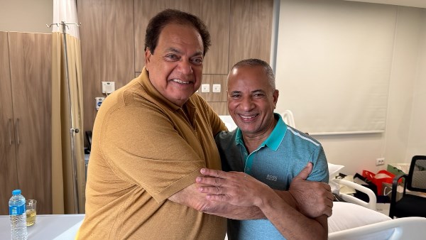النائب محمد أبو العينين يهنئ أحمد موسى بعد تماثله للشفاء