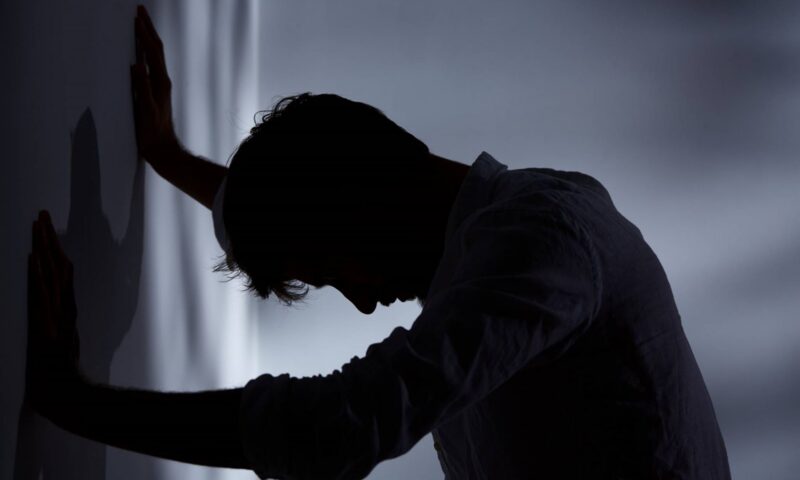 بعد نتيجة الثانوية العامة .. انتبه هذه الأعراض تكشف التفكير في إنهاء الحياة