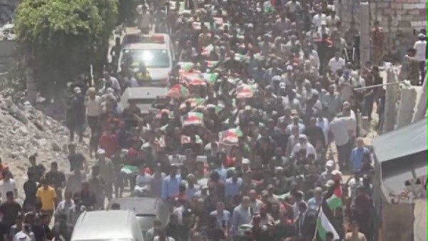 من وداع ياسر عرفات إلى تشييع 112 جثمانا.. كيف غيرت الحرب ملامح الجنازات في فلسطين؟