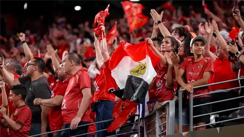 بأي ذنب ضربوا، شرطة كتالونيا تعتدي على جماهير الأهلي خلال مواجهة برشلونة (فيديو)