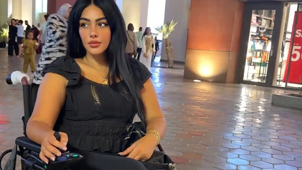 قدمها فى الجبس.. نرمين ماهر تكشف تطورات حالتها الصحية