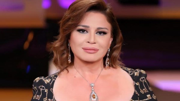 إلهام شاهين تعزي محمد هنيدي في وفاة شقيقه الأكبر