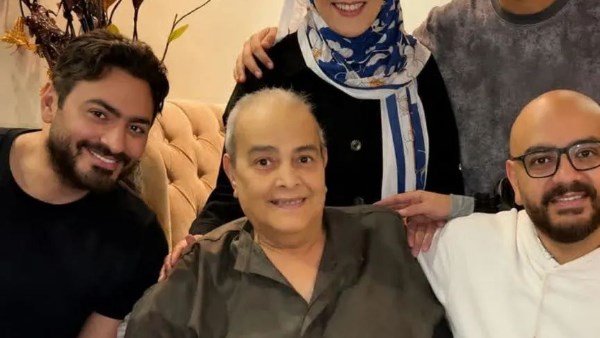 صورة عائلية.. آخر ظهور لـ والد تامر حسني قبل أيام من وفاته