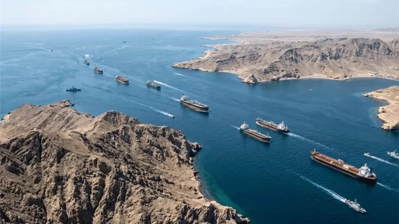 إيران تتمسك بإغلاق مضيق هرمز: «لن يُعاد فتحه إلا بشروطنا»