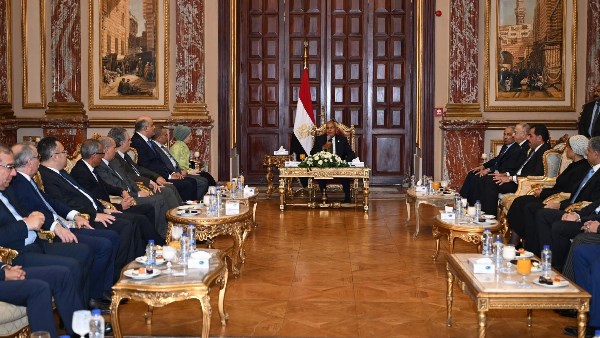 رئيس الشيوخ يؤكد على تعزيز التعاون والتنسيق مع وزارة الخارجية والسفراء الجُدد | صور