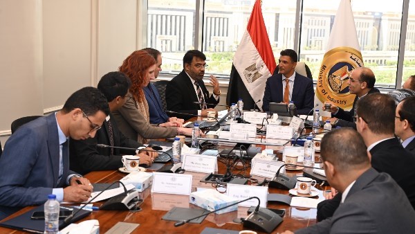 وزير الصناعة يبحث توطين صناعة الحراريات في مصر لتعزيز الصناعات الثقيلة وزيادة الصادرات..ونواب: يحميها من اضطرابات سلاسل الإمداد