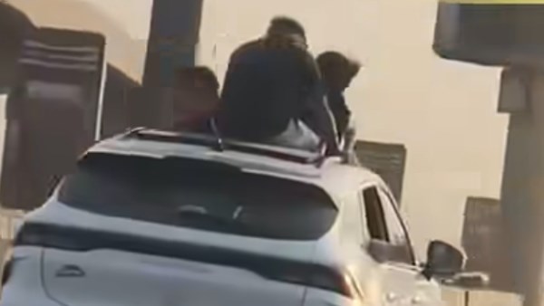 صعود أشخاص على سقف سيارة أعلى محور 26 يوليو.. وهذه عقوبة المتهمين
