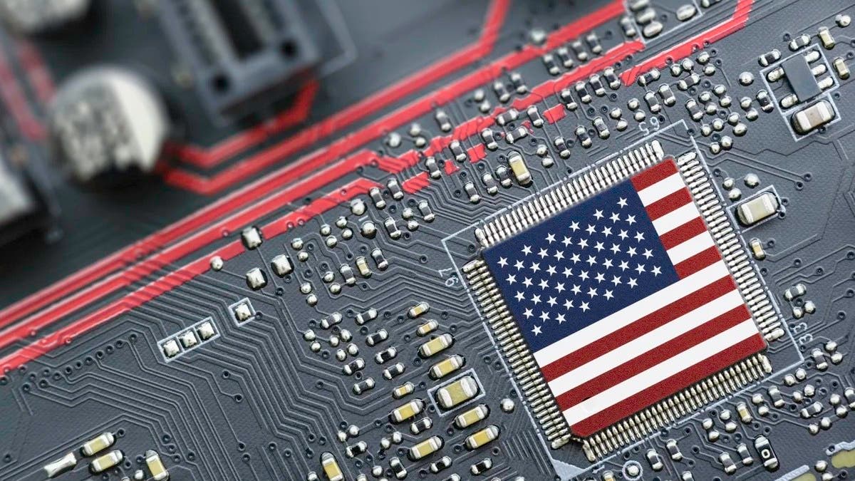 البيت الأبيض يستدعي عمالقة الذكاء الاصطناعي لبحث مخاطر النماذج المتقدمة