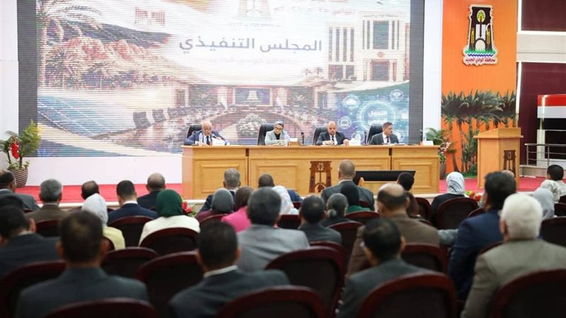 محافظ الوادي الجديد توجه بإعداد خريطة مكانية لـ 1254 قطعة أرض مستردة