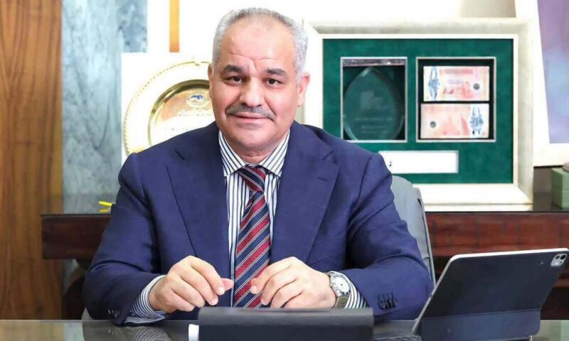 وسط أزمة سيولة وإنفاق.. استقالة محافظ مصرف ليبيا المركزي